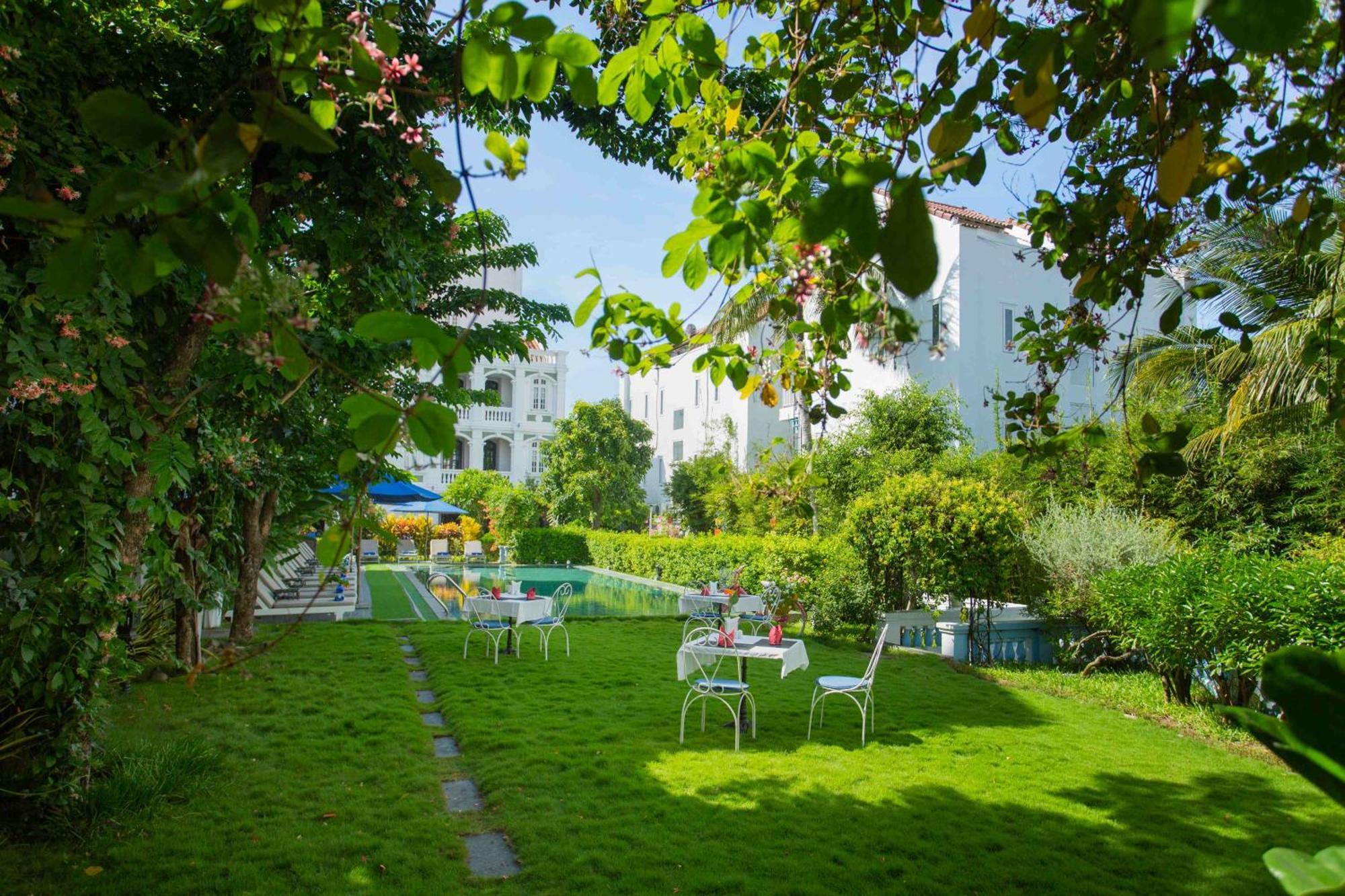 Garden Palace And - A Boutique Inspired By Nature