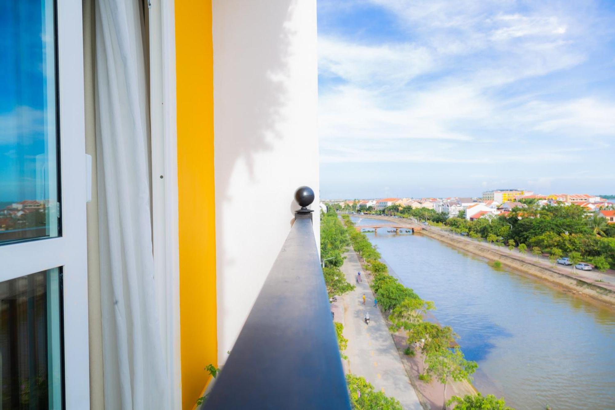 Hotel Royal Riverside & 4*