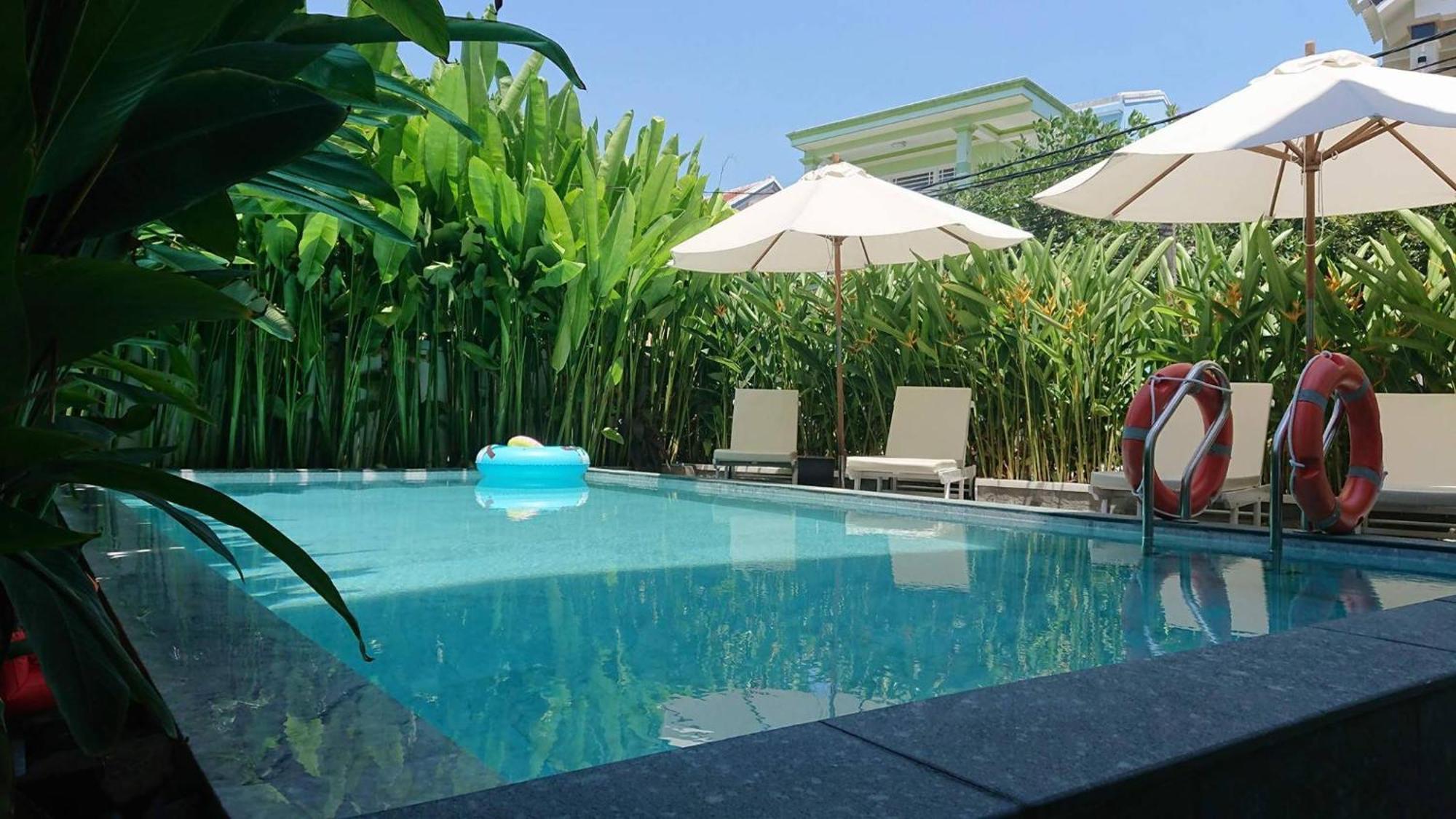 Pousada Flamingo - Big With Balcony - Close To Old Town 200m & Temple Bridge - Large Outside Pool For Sun Bathing Hoi An
