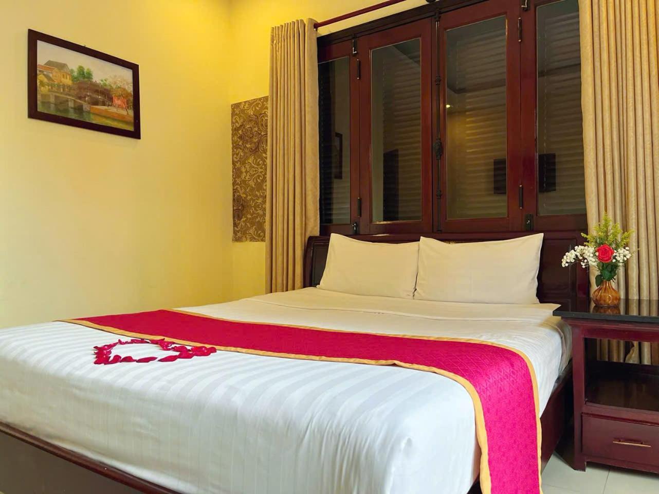 Golden River Hotel