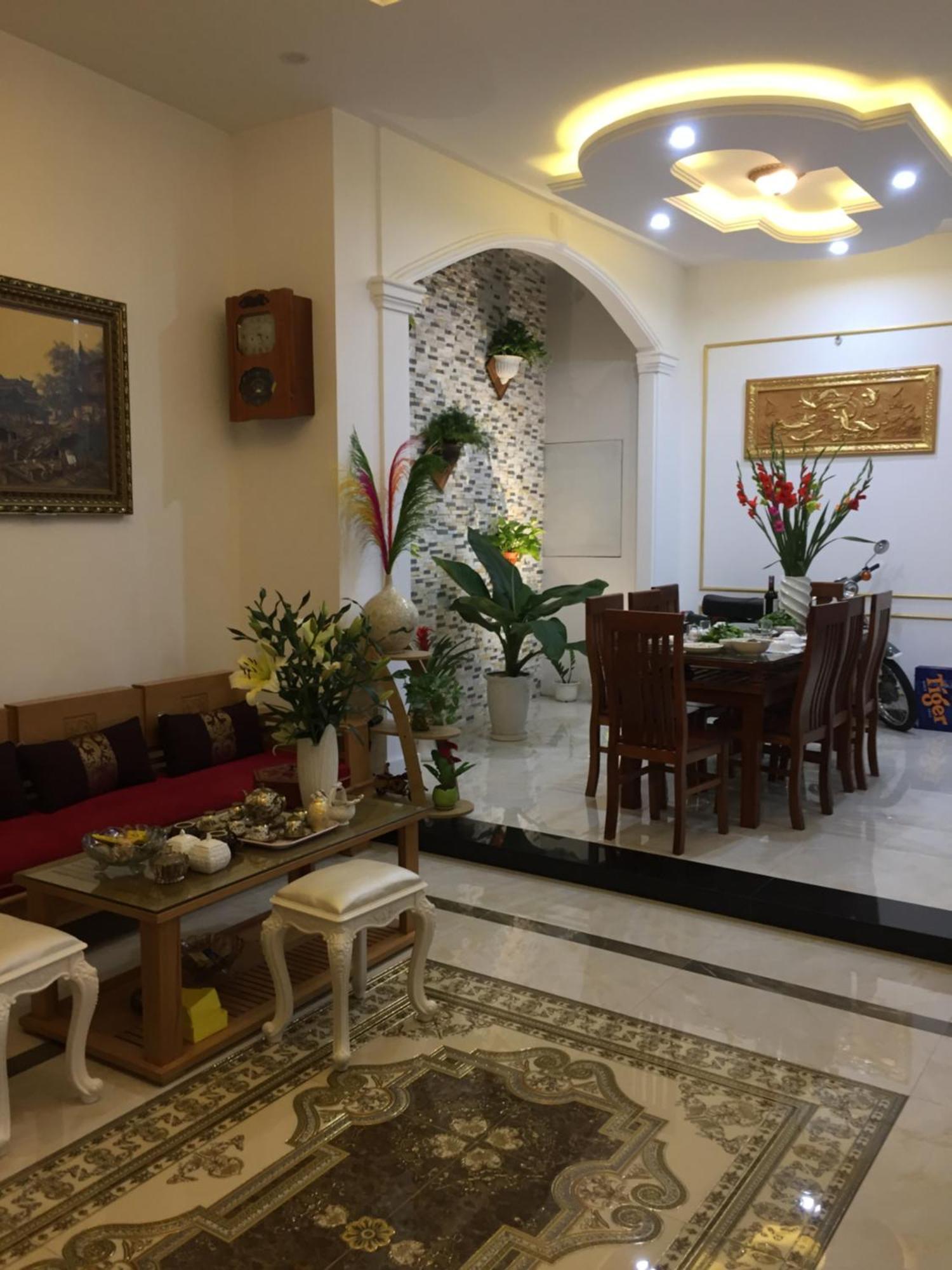 The Arch Khách sạn *