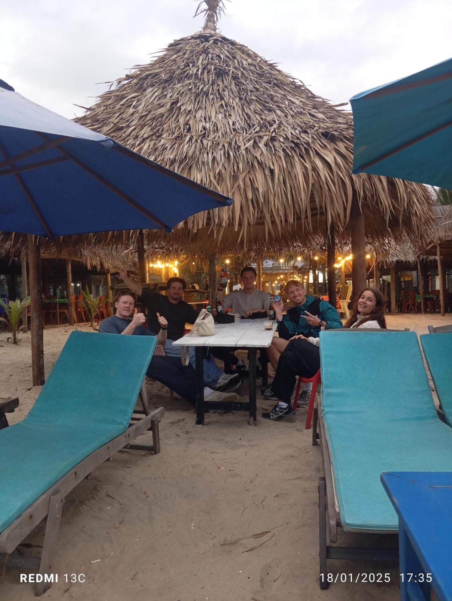 Homestay The Seaside And Bar *