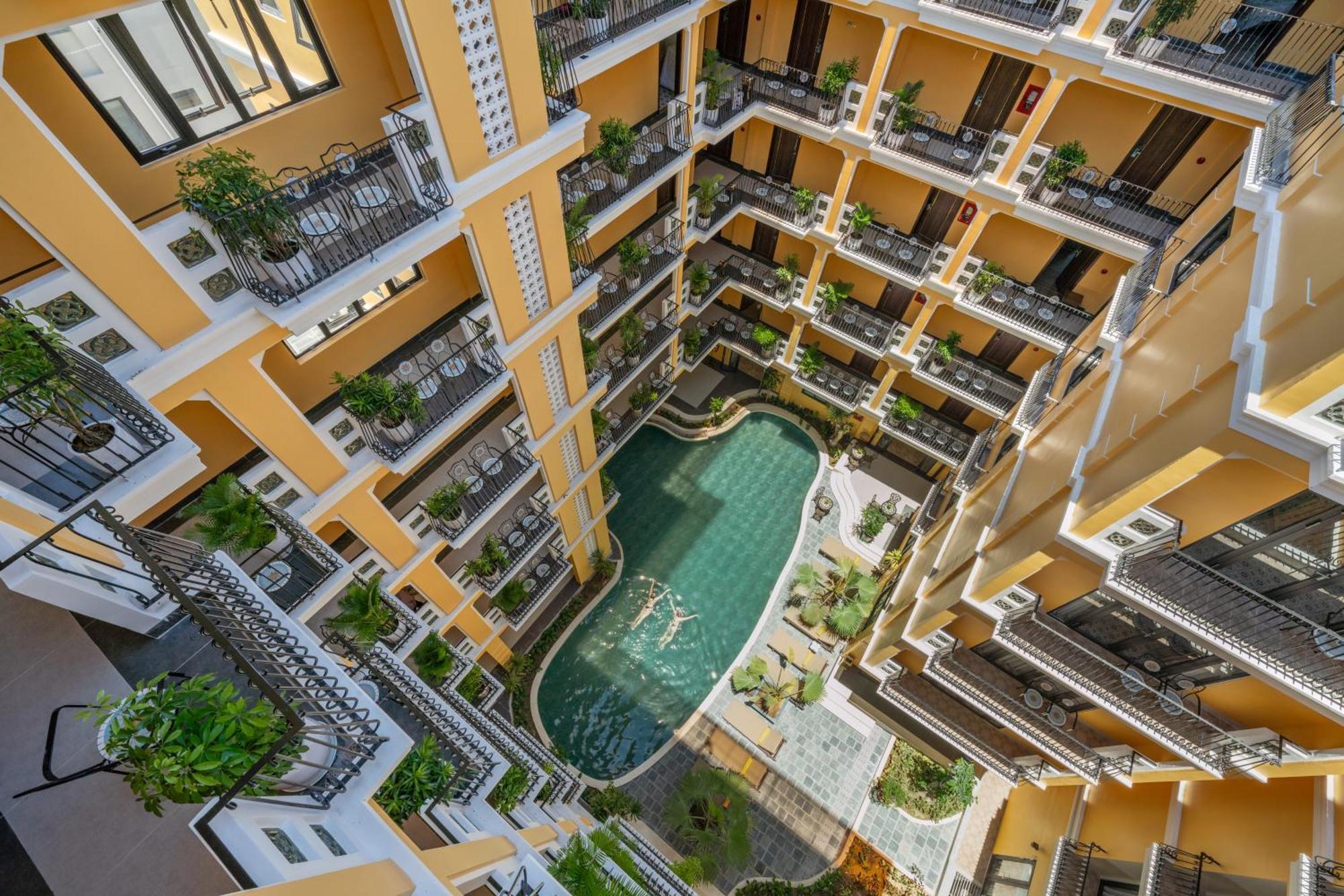 Babylon Riverside & 5*