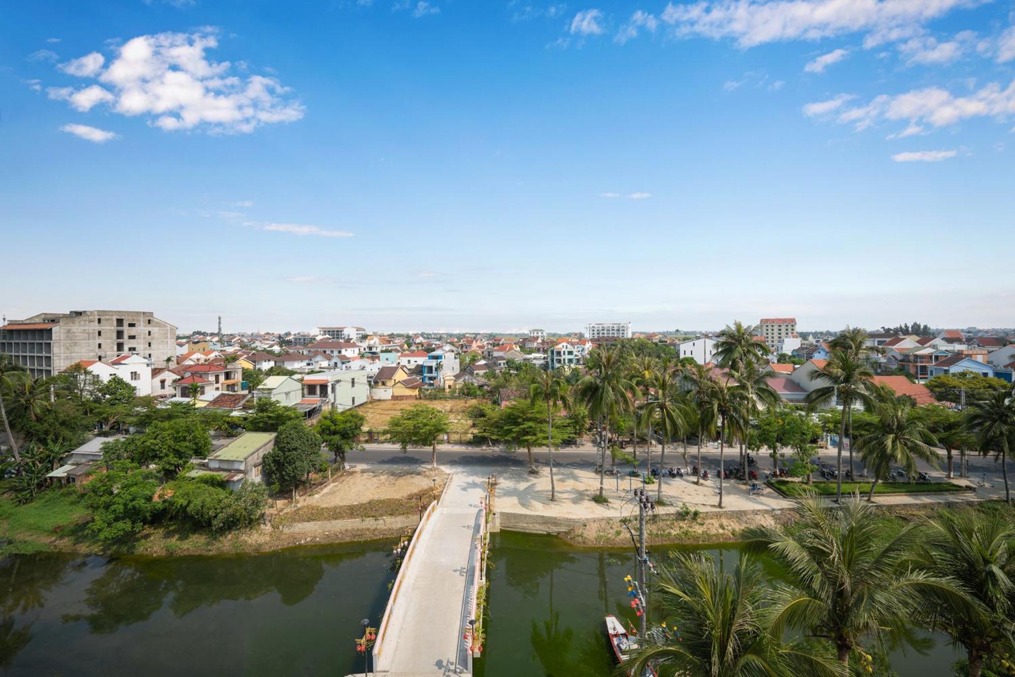 Babylon Riverside &