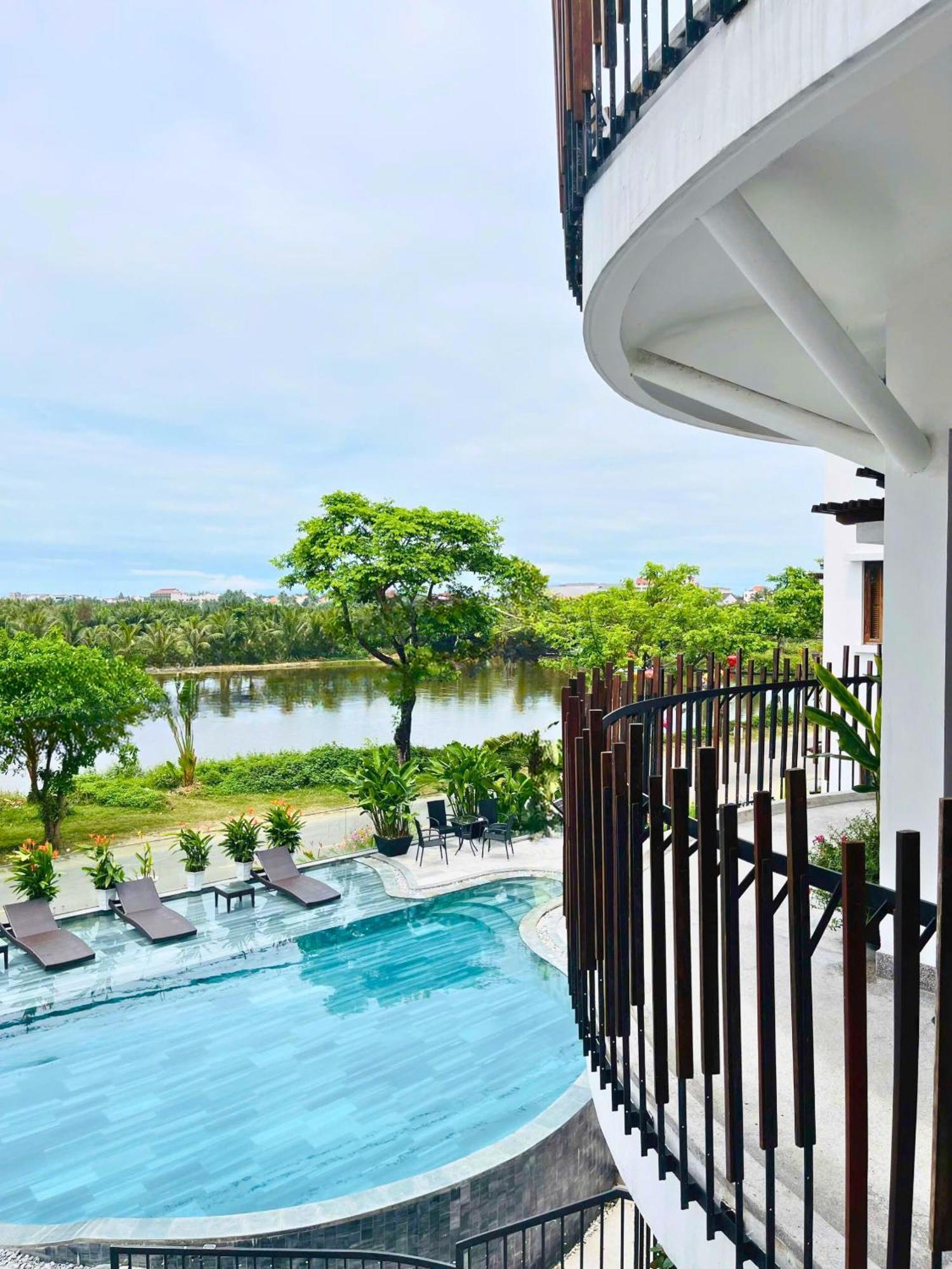 Hotel Elites Riverside & 4*