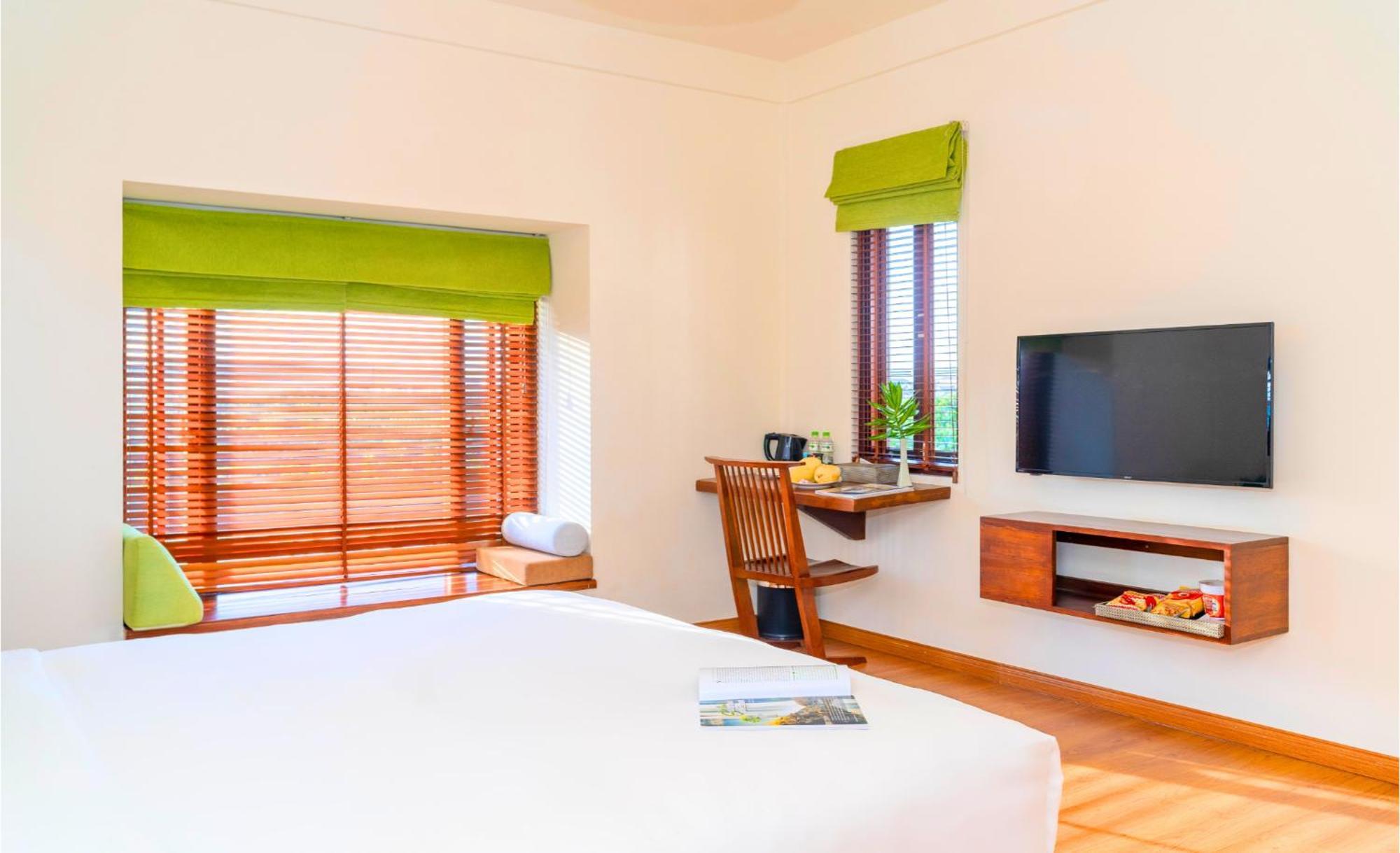 Elites Riverside & 4* Hoi An