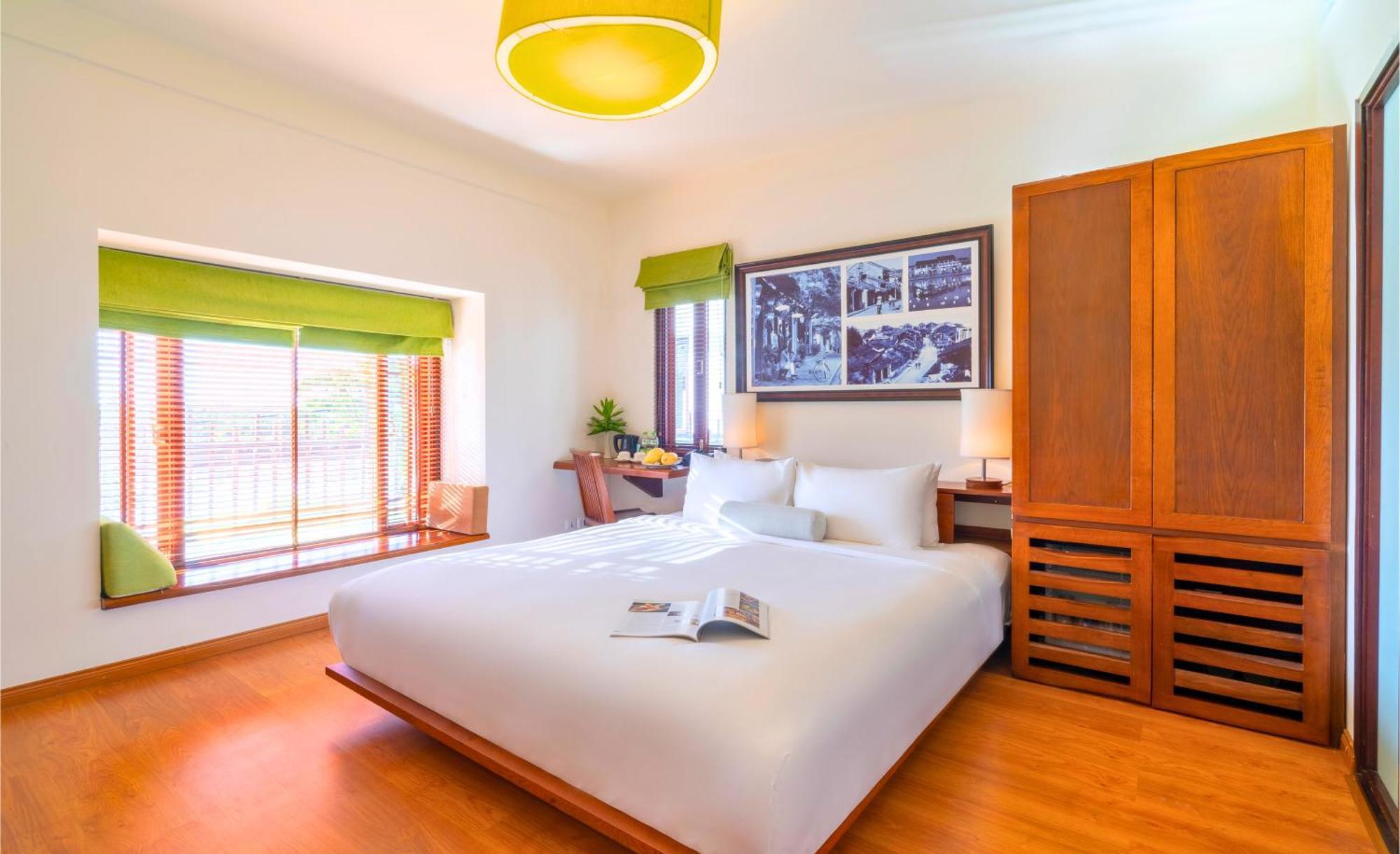 Hotel Elites Riverside & 4*