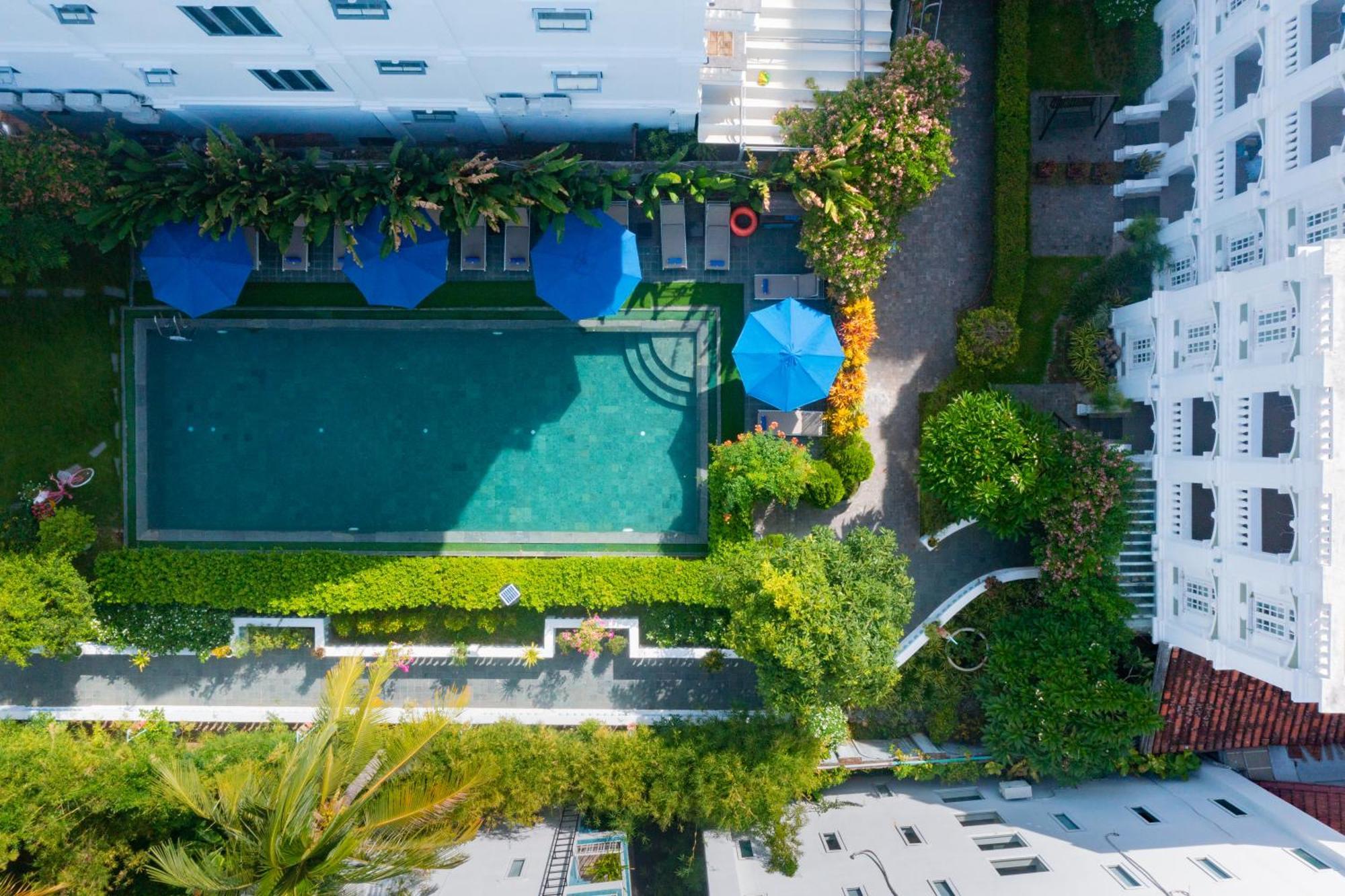 Garden Palace And - A Boutique Inspired By Nature