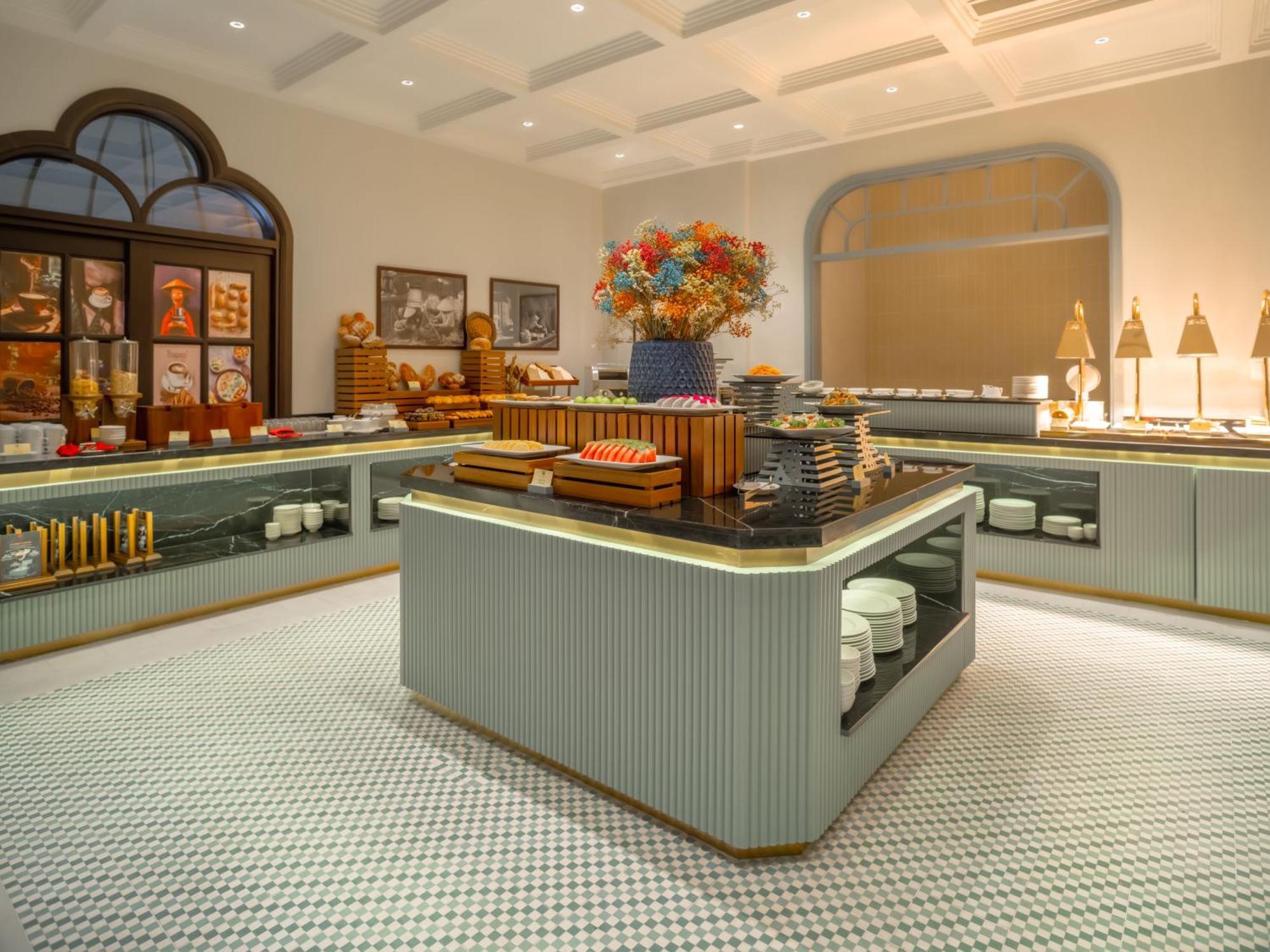Little - A Boutique & 4*