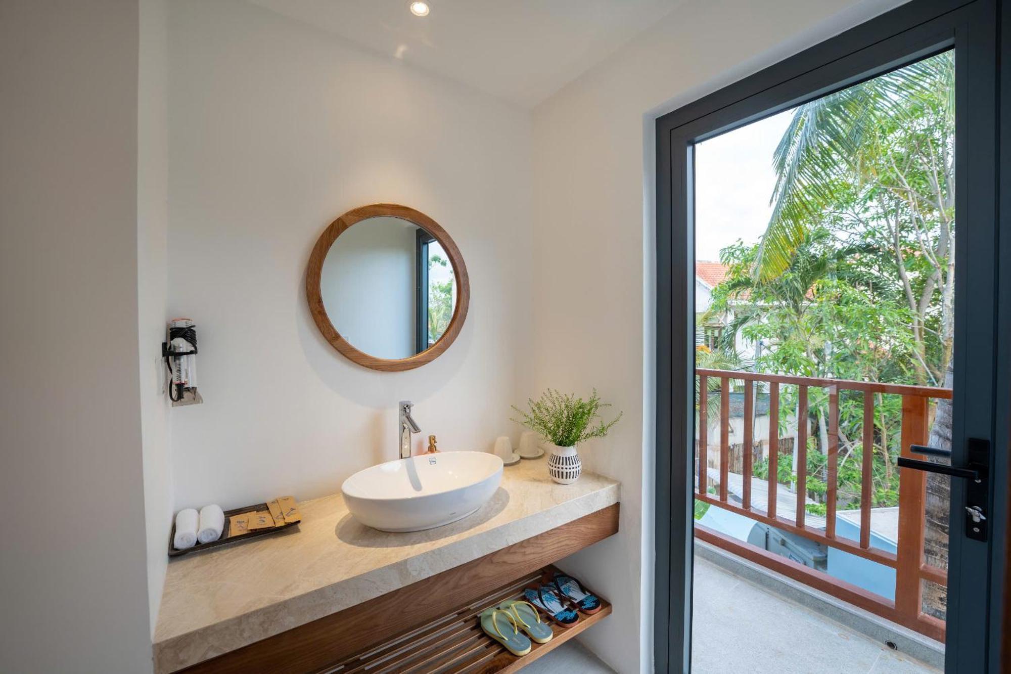 Shoreline Aparthotel