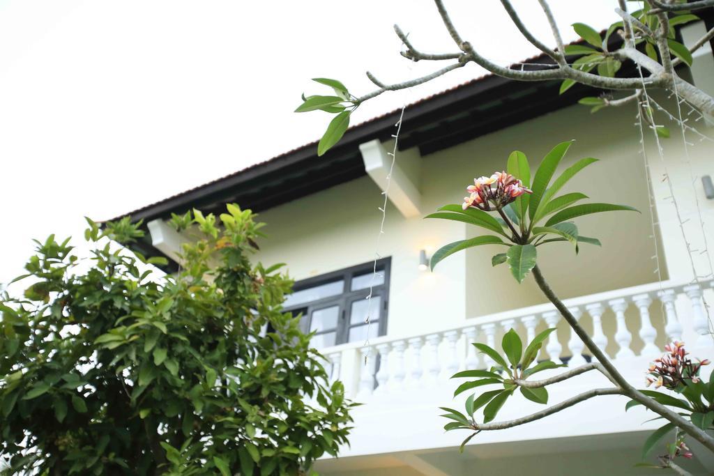 Red Frangipani Villa *