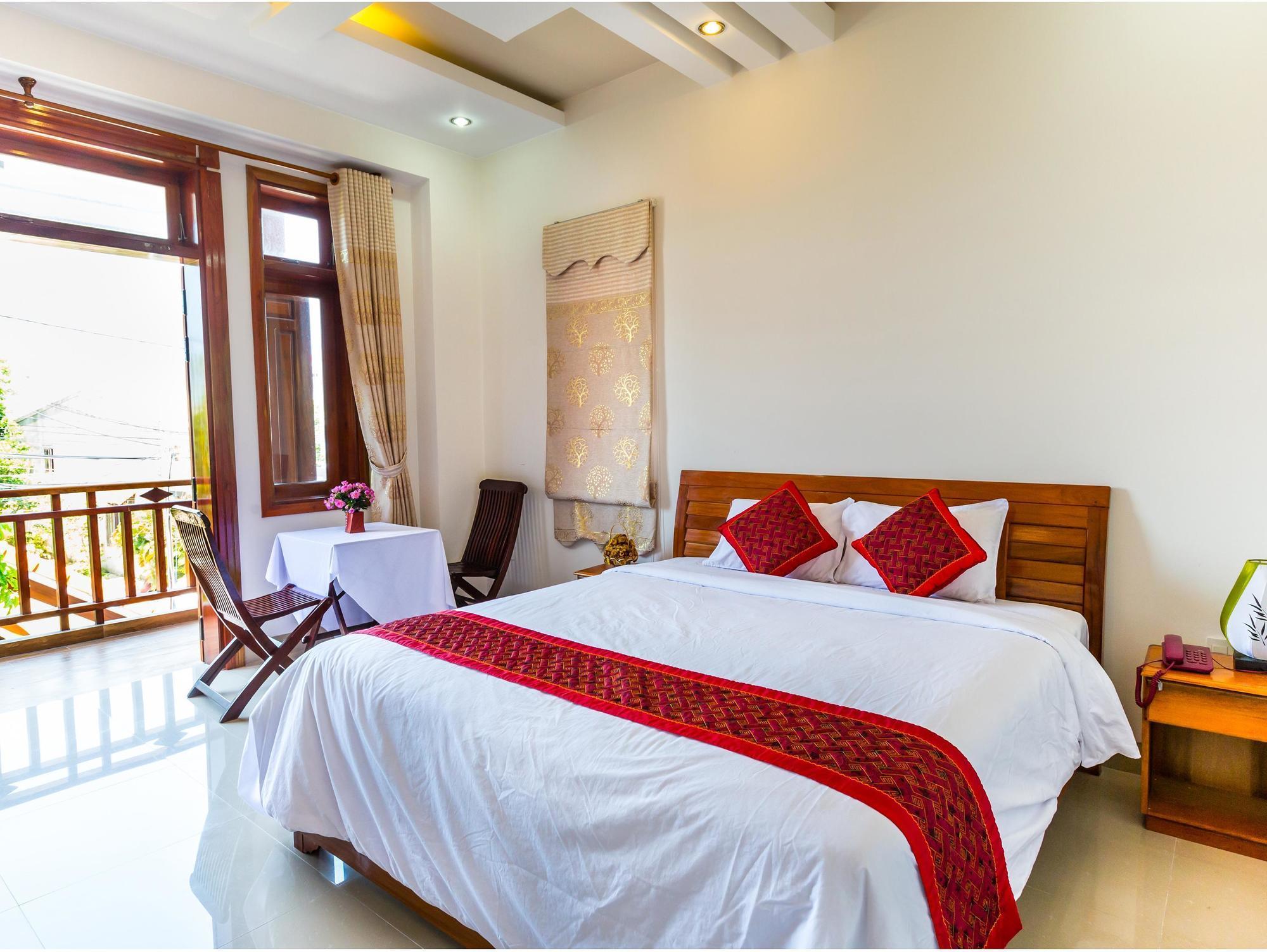Hoang Thu Hostel *