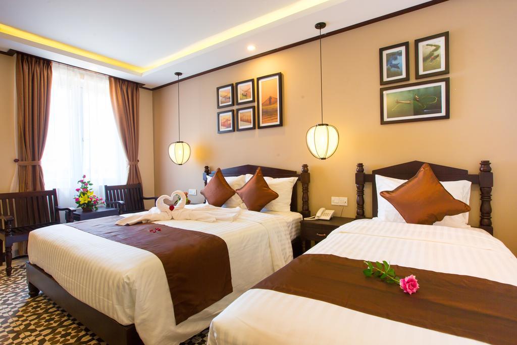 Golden Bell Backpacker & Pool Bar Villa Hoi An