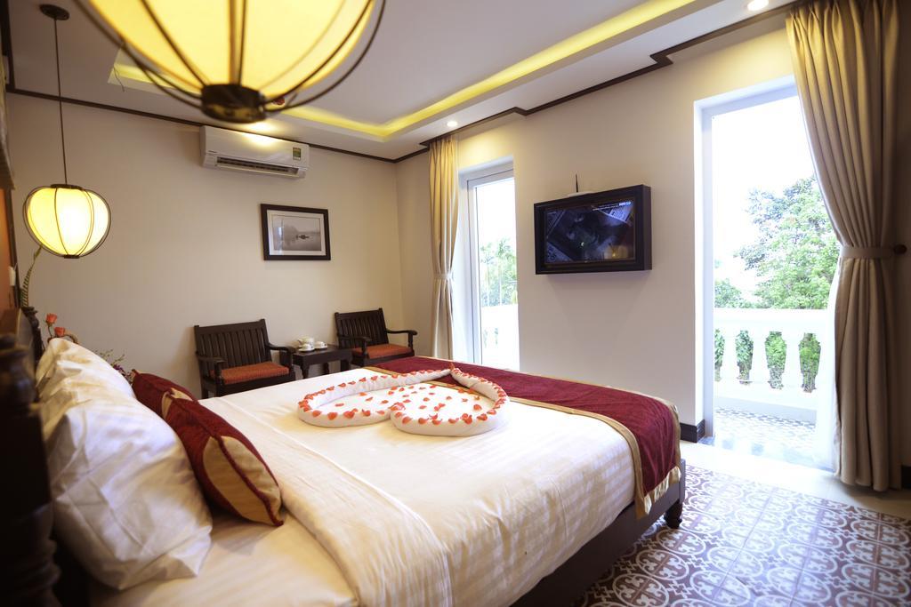 Villa Golden Bell Backpacker & Pool Bar