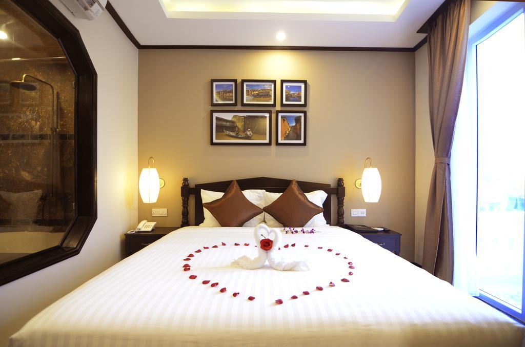 Villa Golden Bell Backpacker & Pool Bar