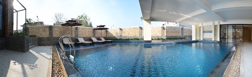 Royal Riverside & Hotel