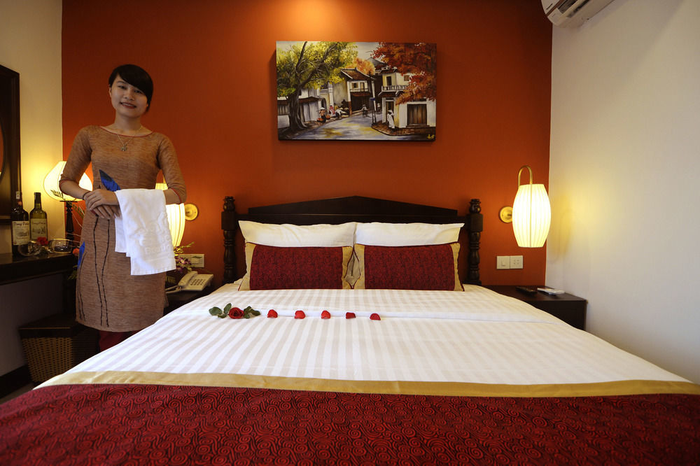 Villa Golden Bell Backpacker & Pool Bar