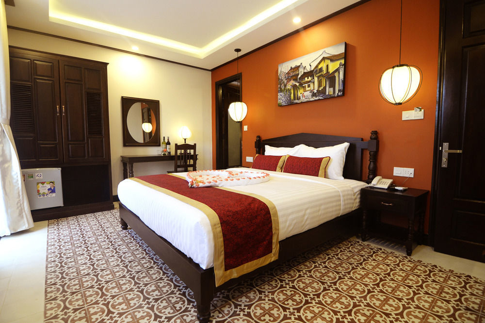 Golden Bell Backpacker & Pool Bar Villa