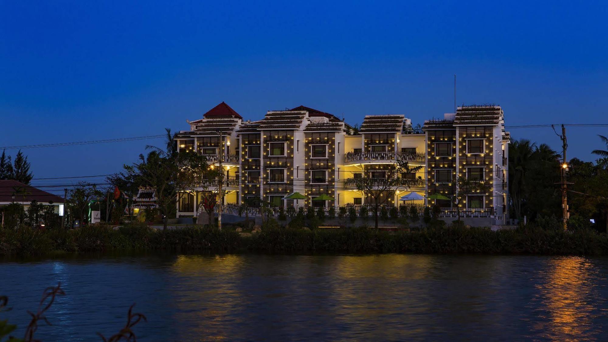 Hotel Elites Riverside & 4*