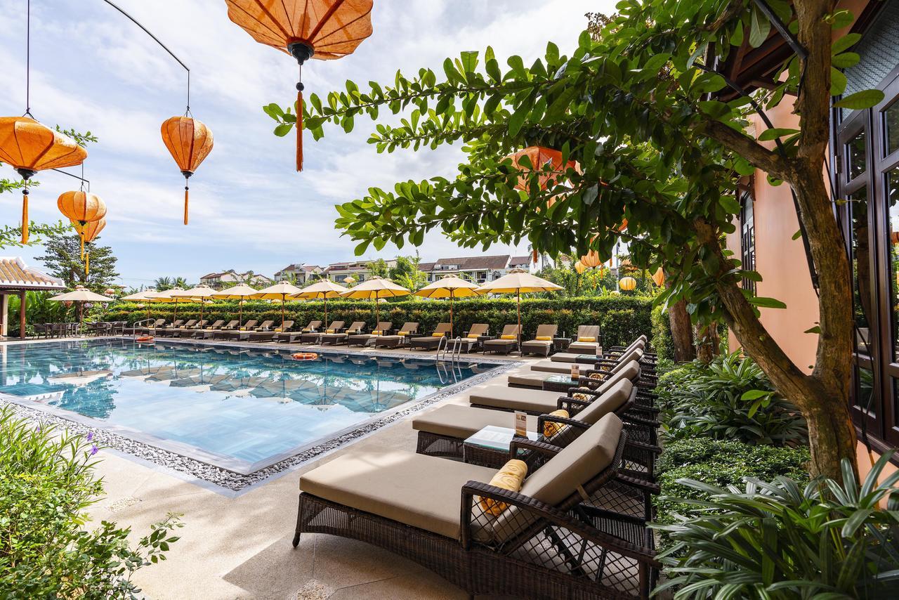 Hotel Allegro . A Little Luxury & 5*
