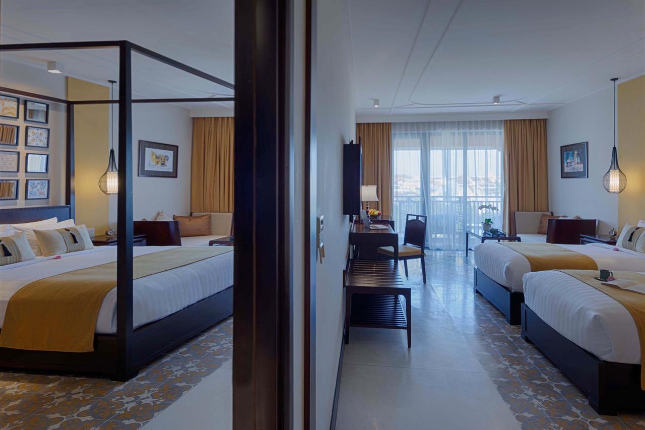 Hotel Allegro . A Little Luxury & 5*