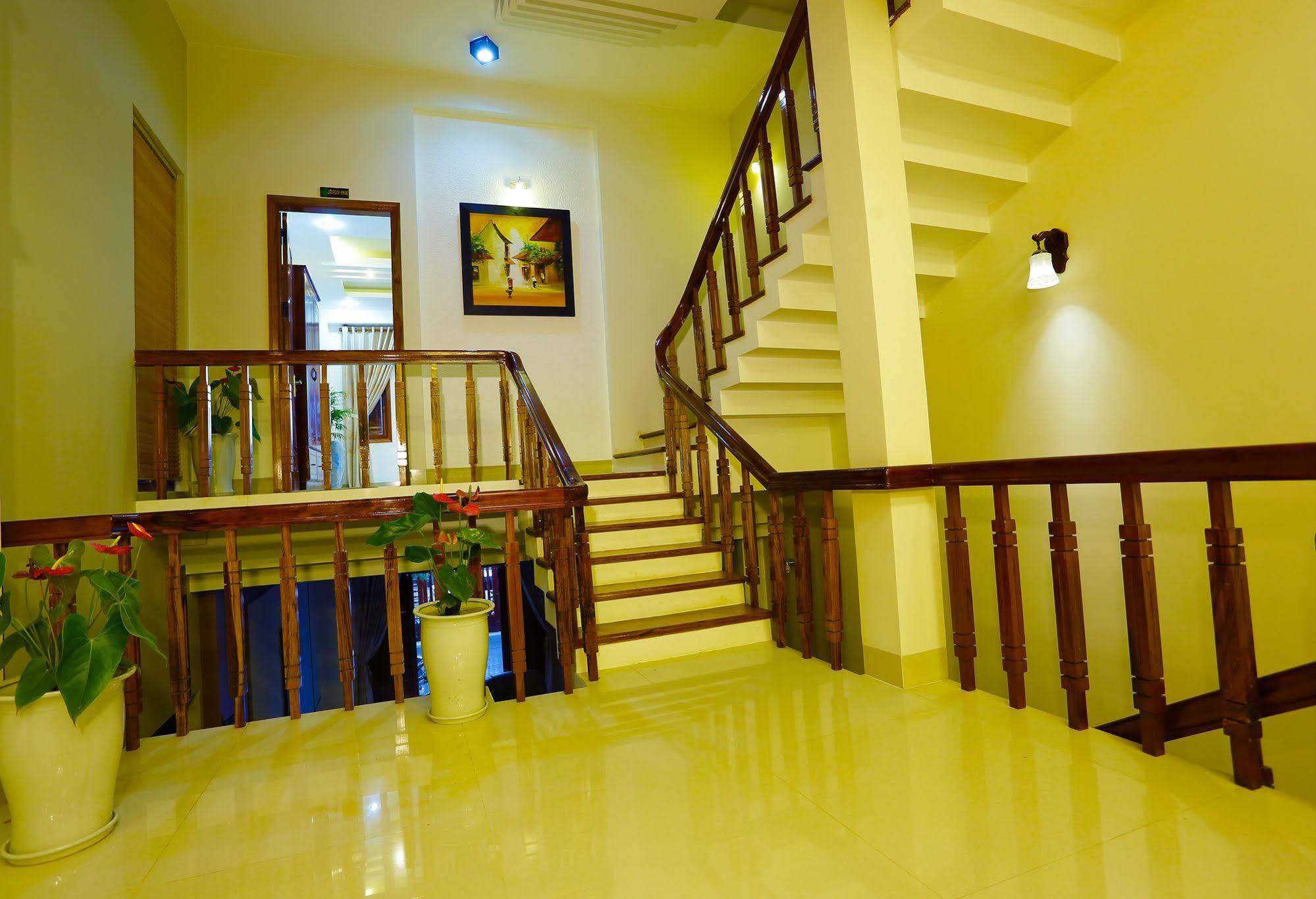 Hoang Thu Hostel *