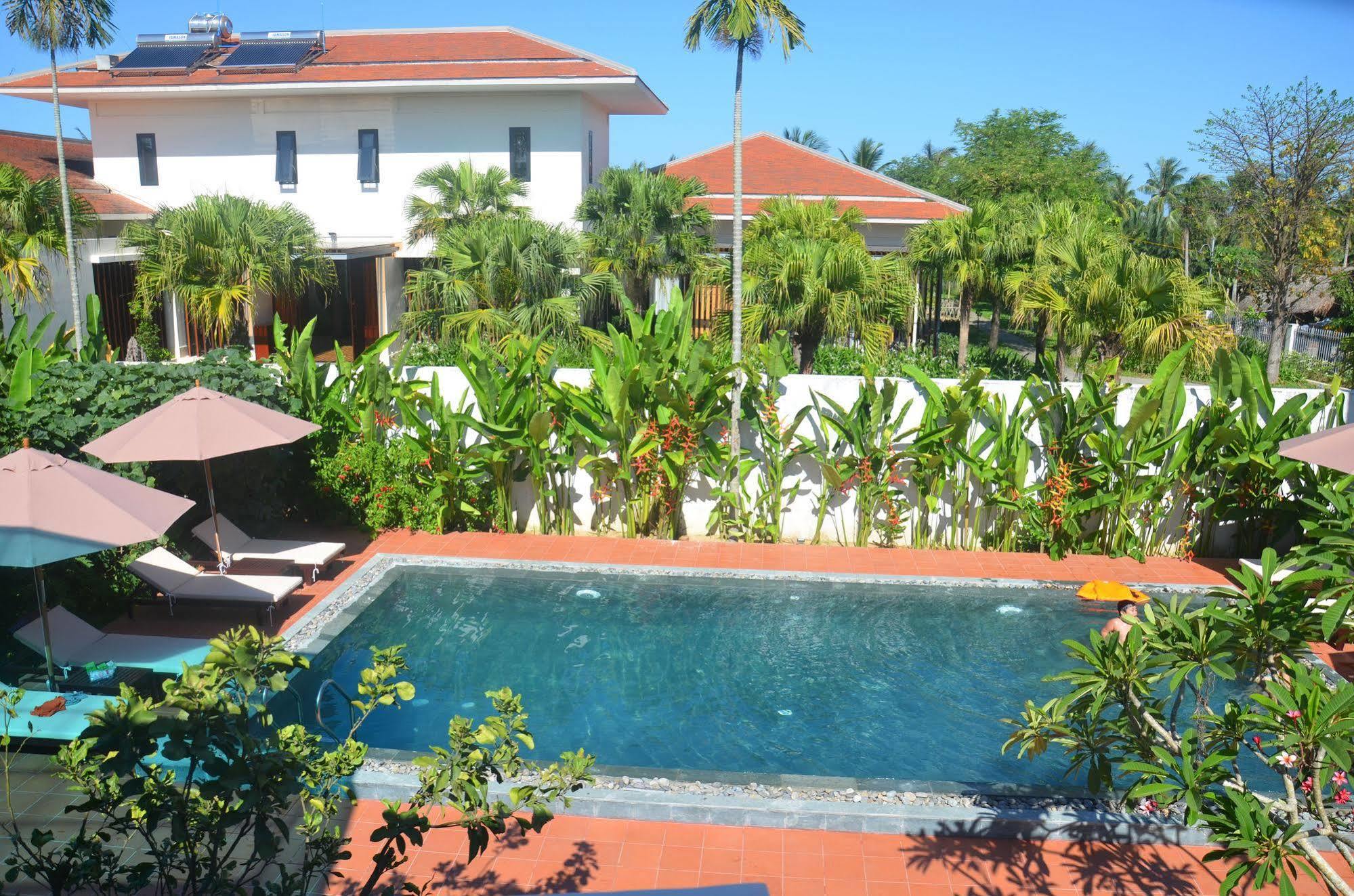 Villa Red Frangipani