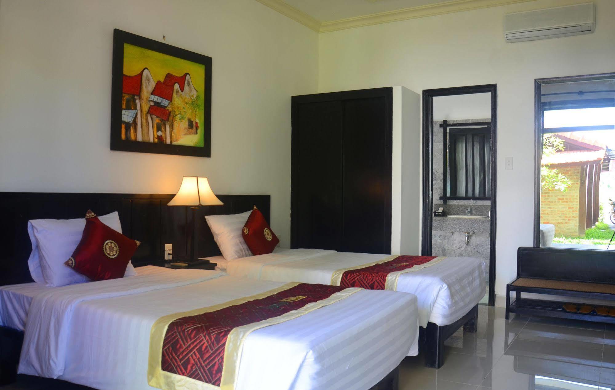 Red Frangipani Villa *