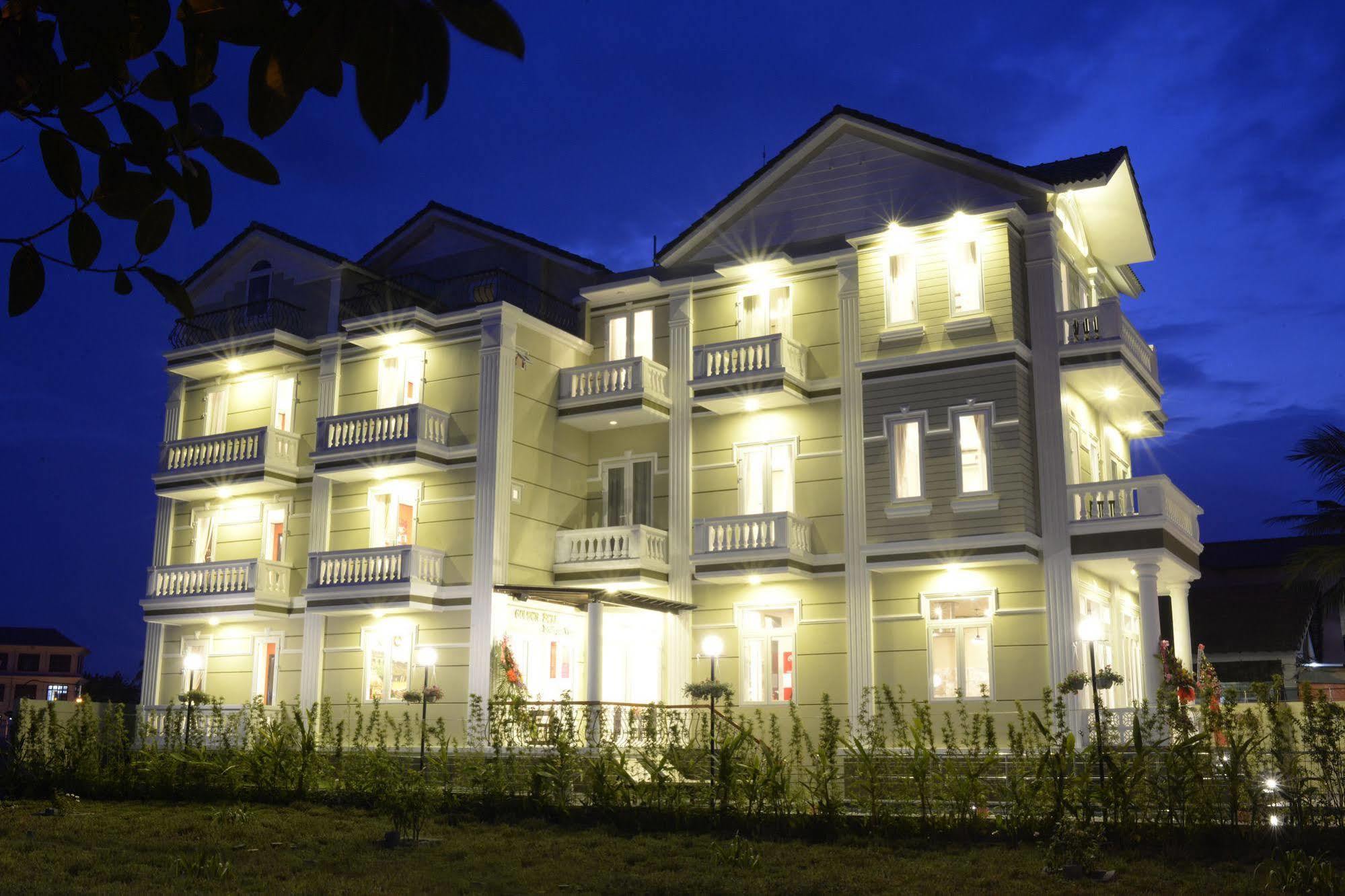 Golden Bell Backpacker & Pool Bar *