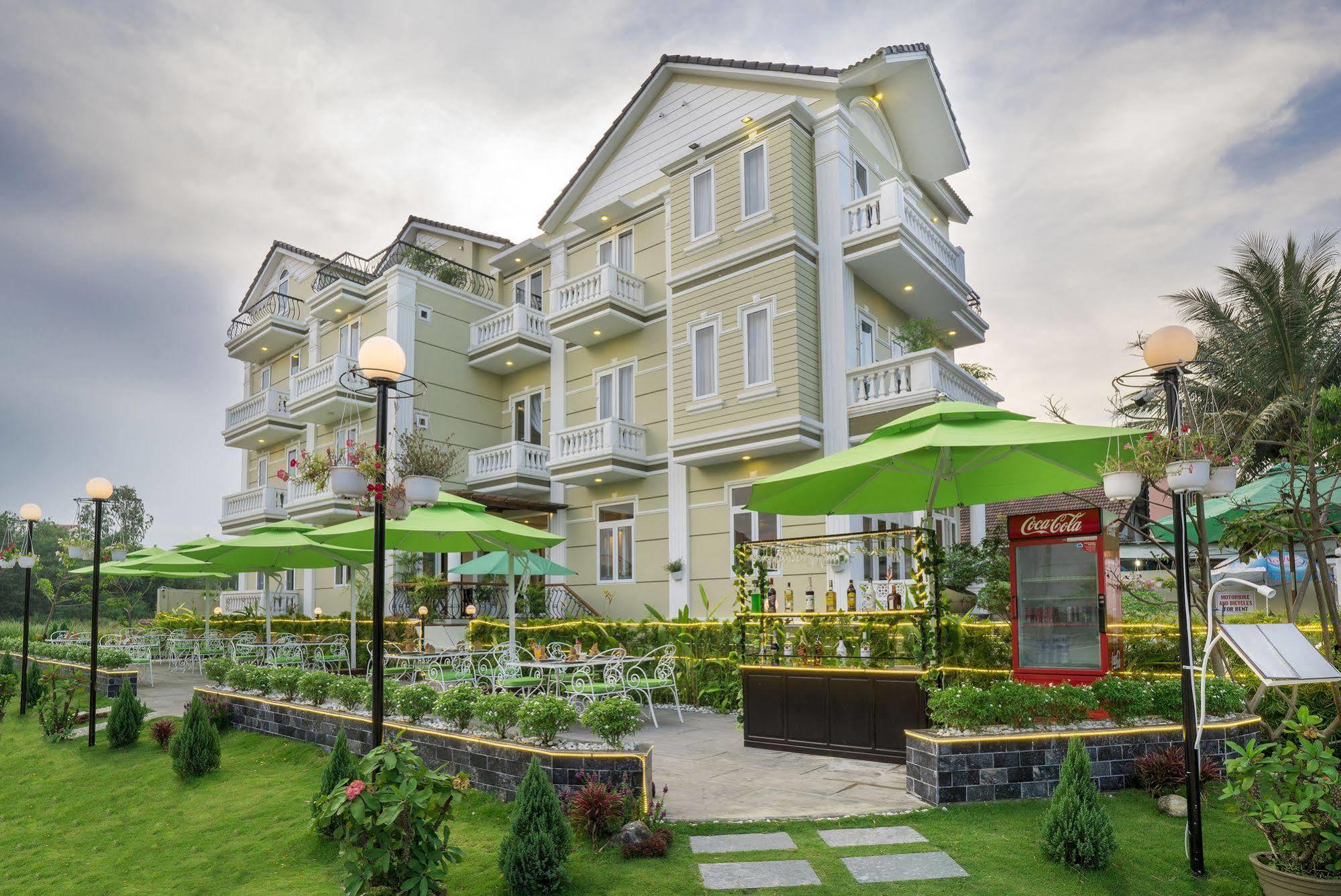 Golden Bell Backpacker & Pool Bar Hoi An