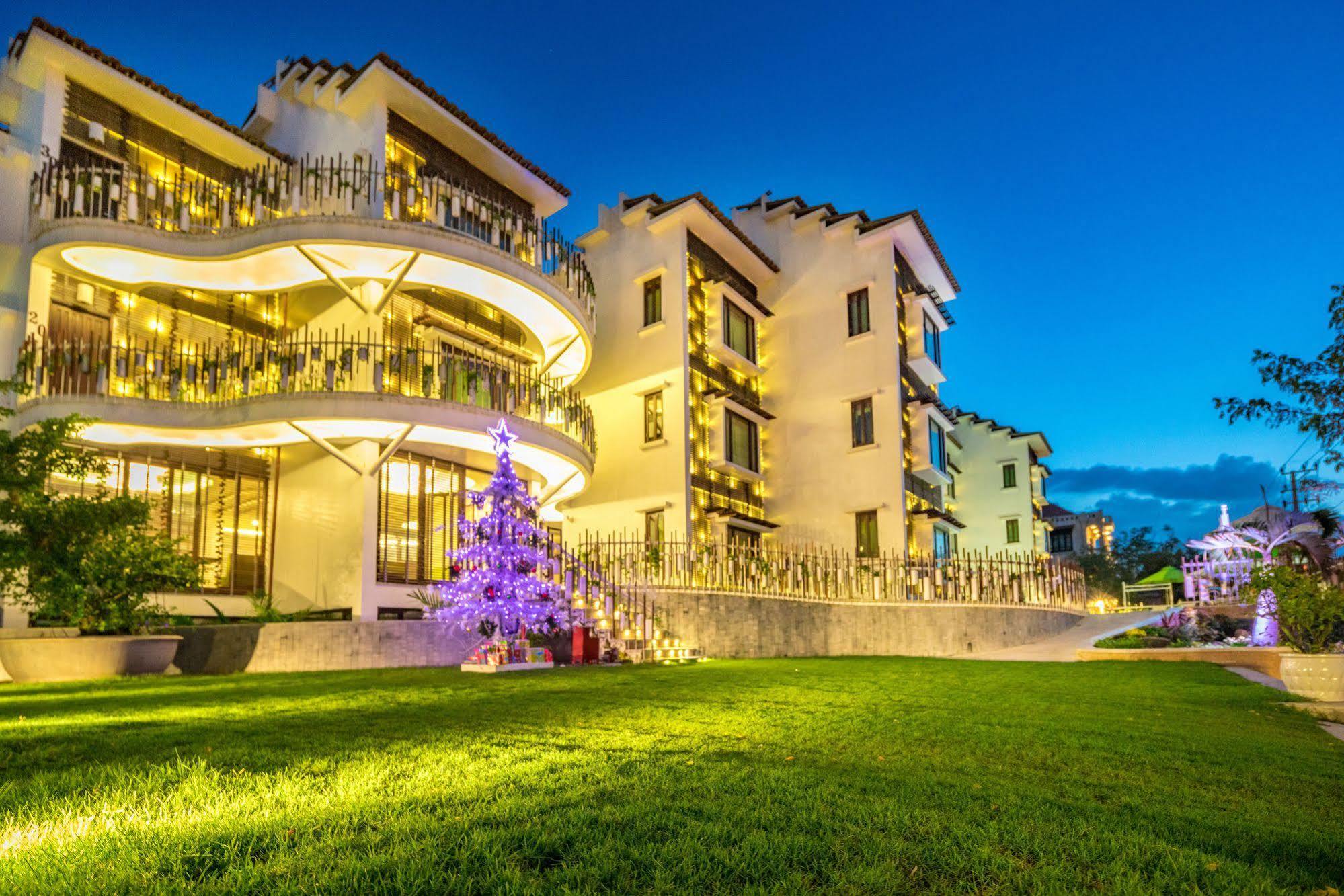 Elites Riverside & Hotel 4*