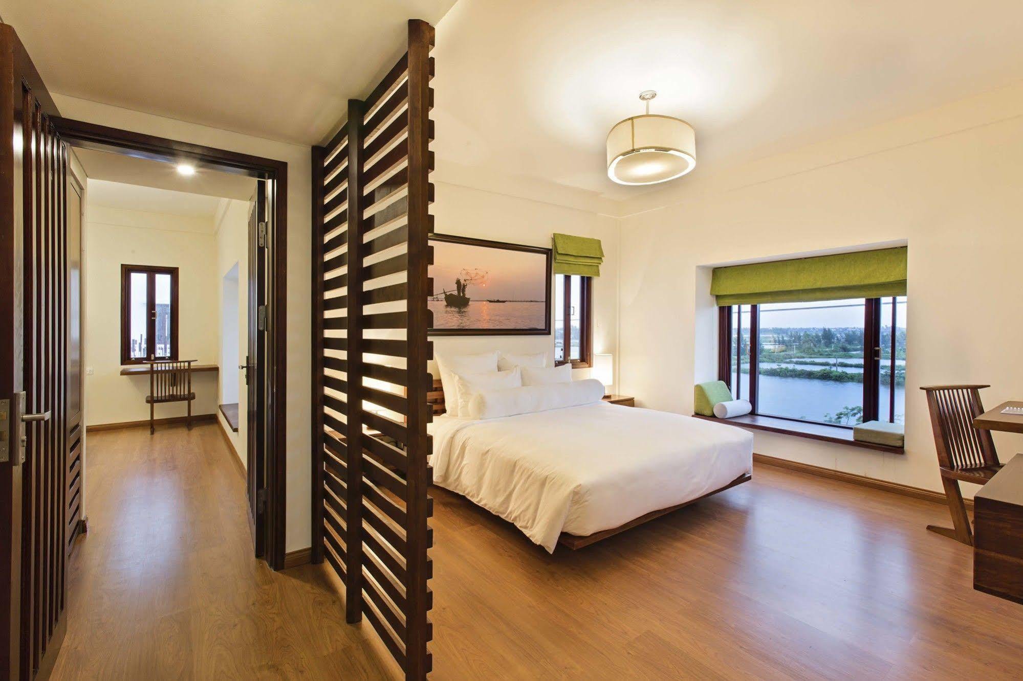 Hotel Elites Riverside & 4*