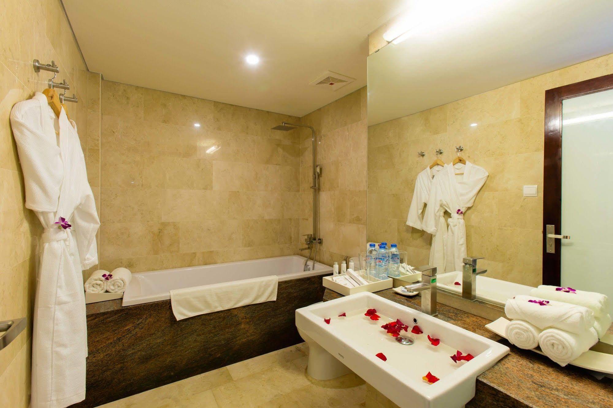 Elites Riverside & Hotel 4*