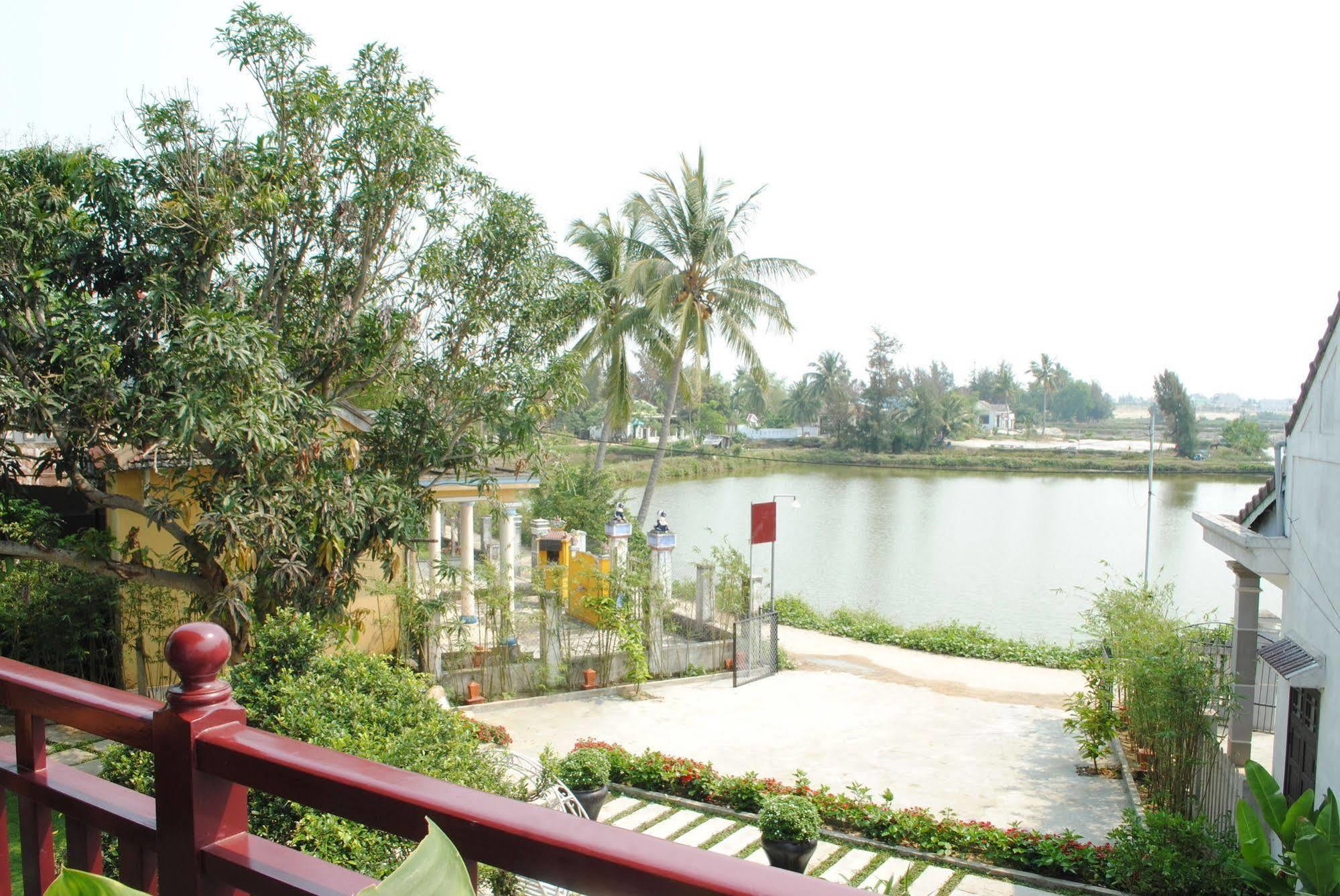 Osaka Riverside & Hoi An