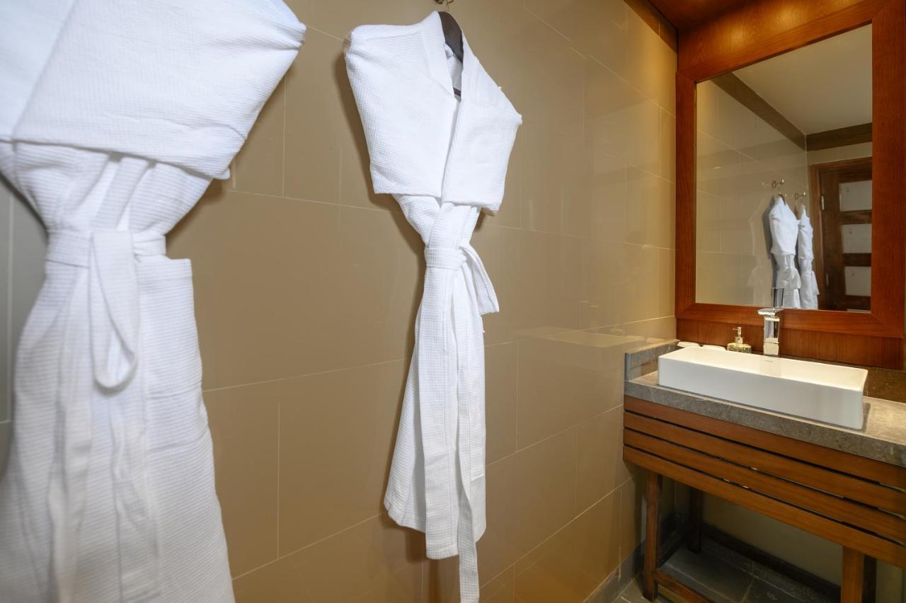 The Blossom Ocean Front & 4* Hoi An