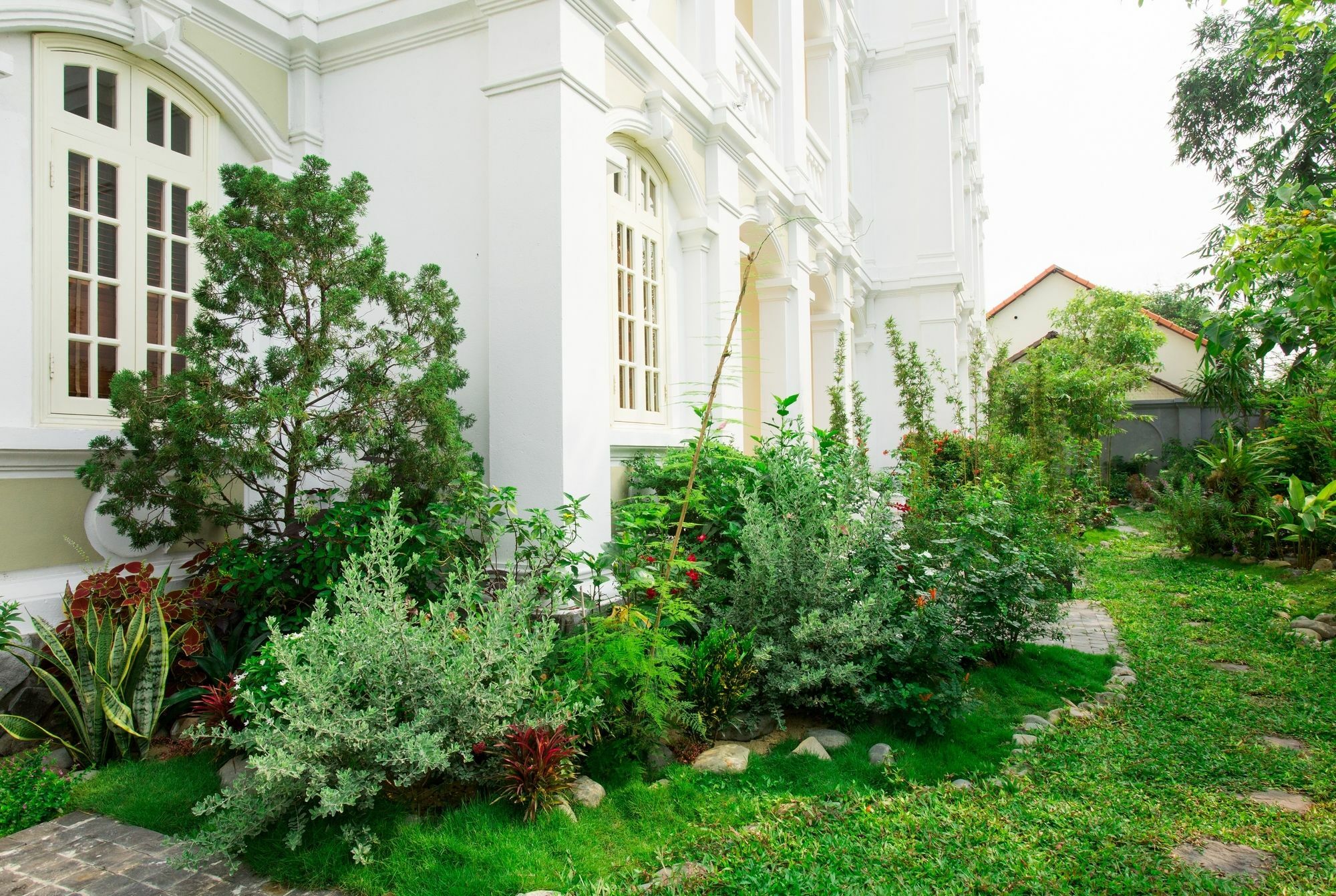 Garden Palace And - A Boutique Inspired By Nature