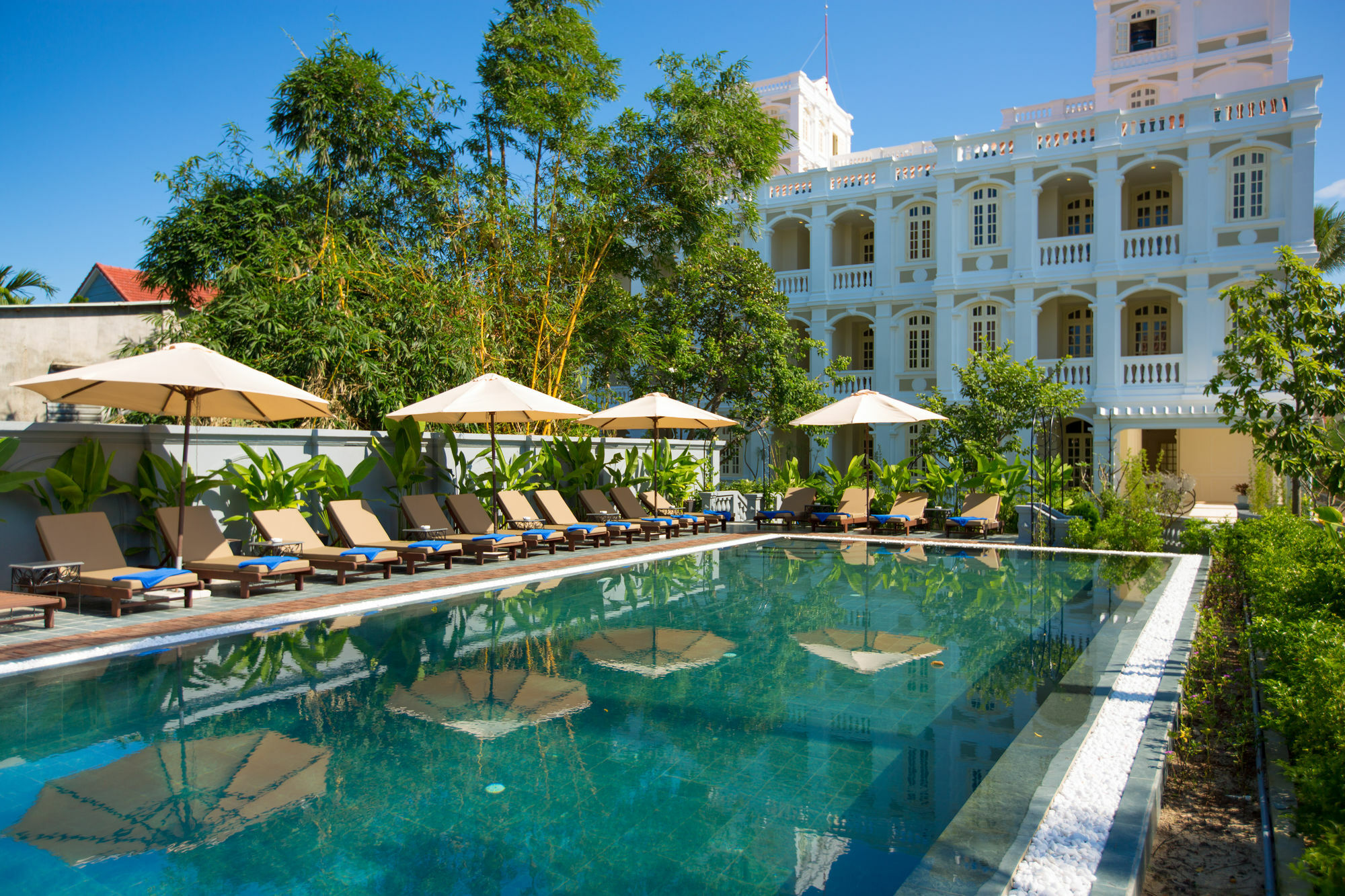 Garden Palace And - A Boutique Inspired By Nature
