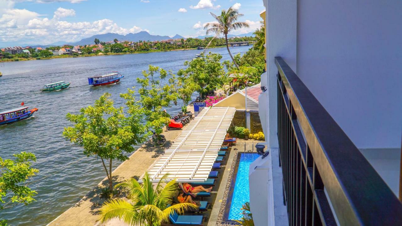 Riverside White House 3*