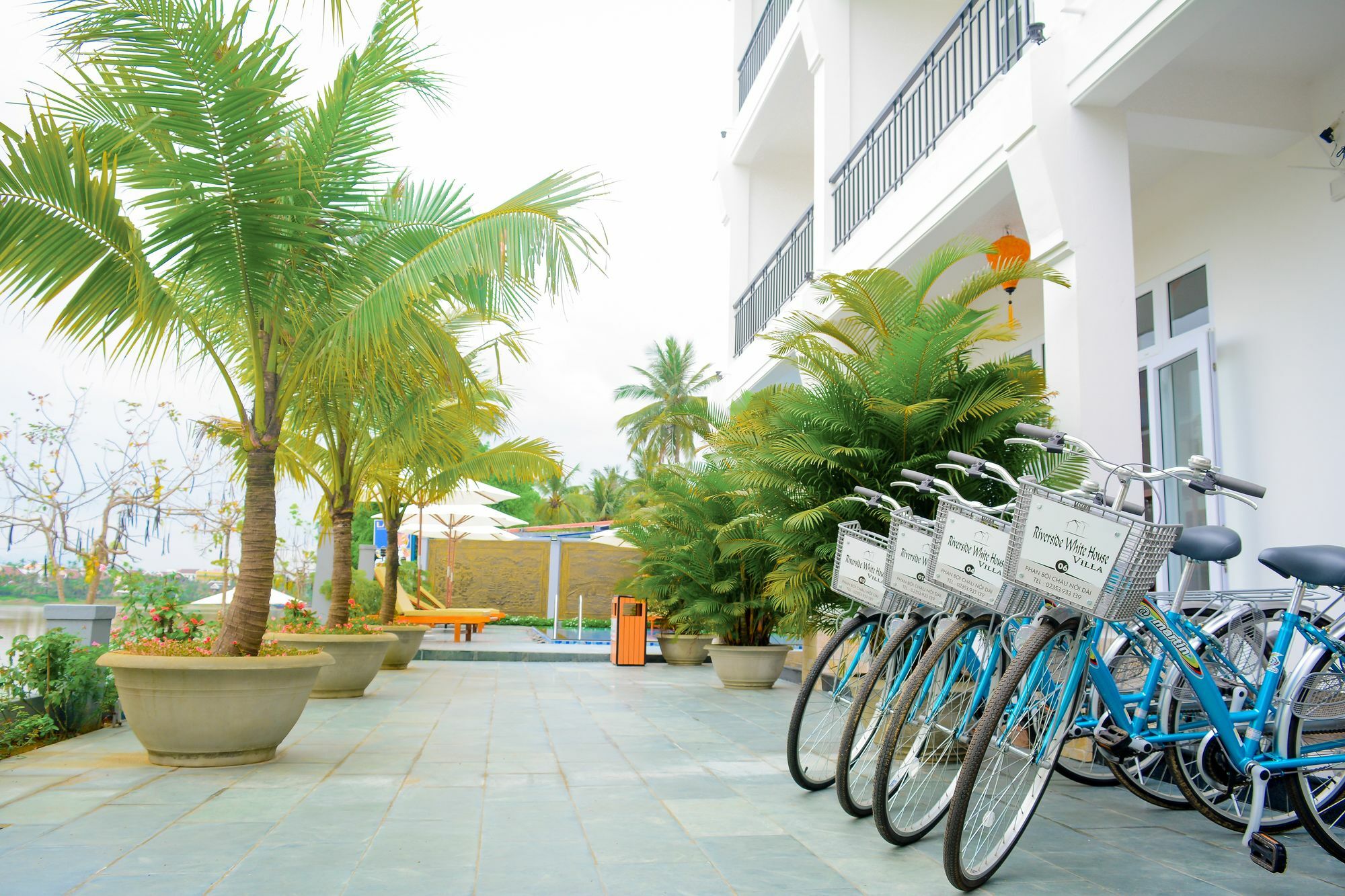 Riverside White House Hotel 3*