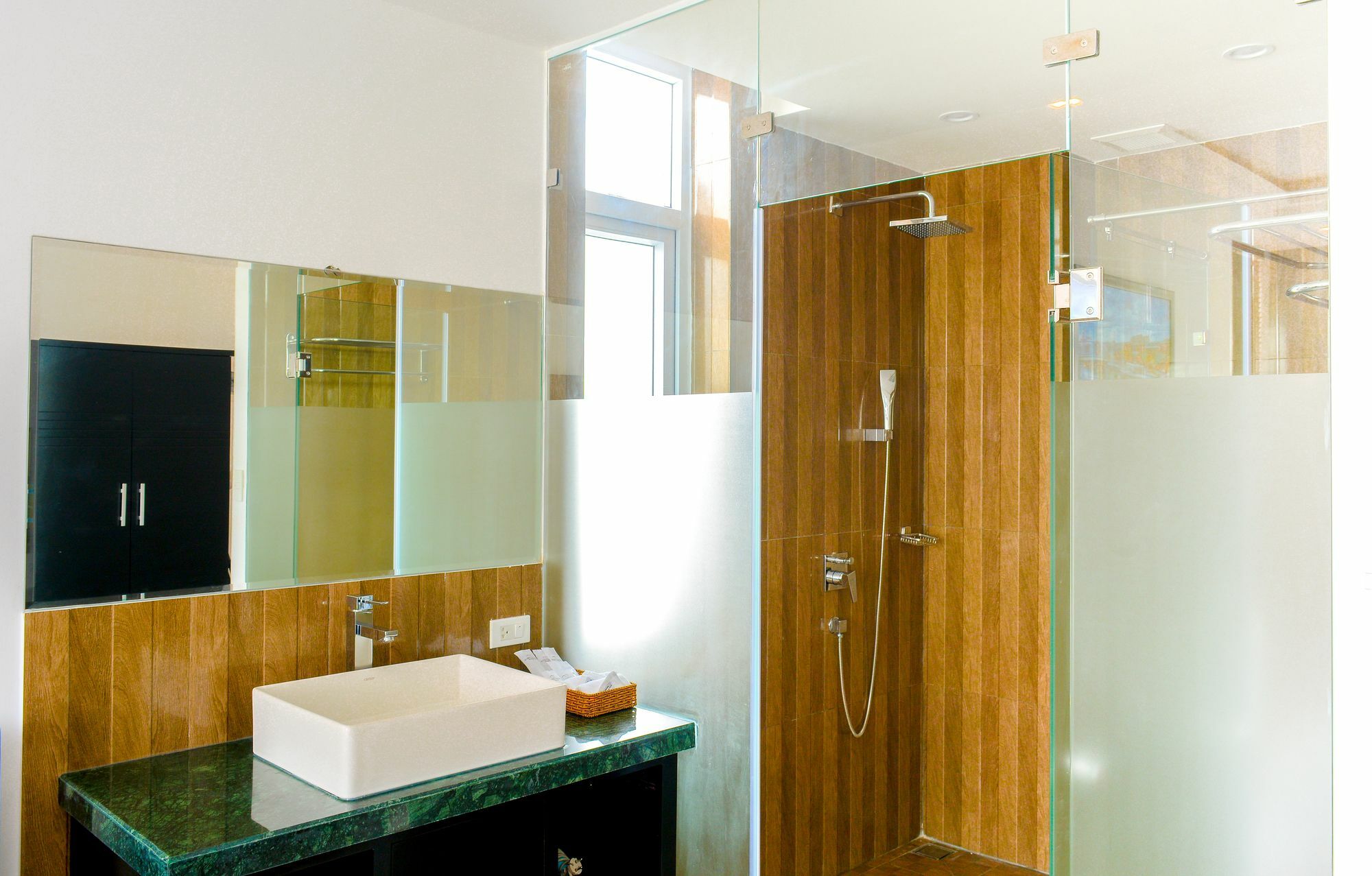 Riverside White House Hotel 3*