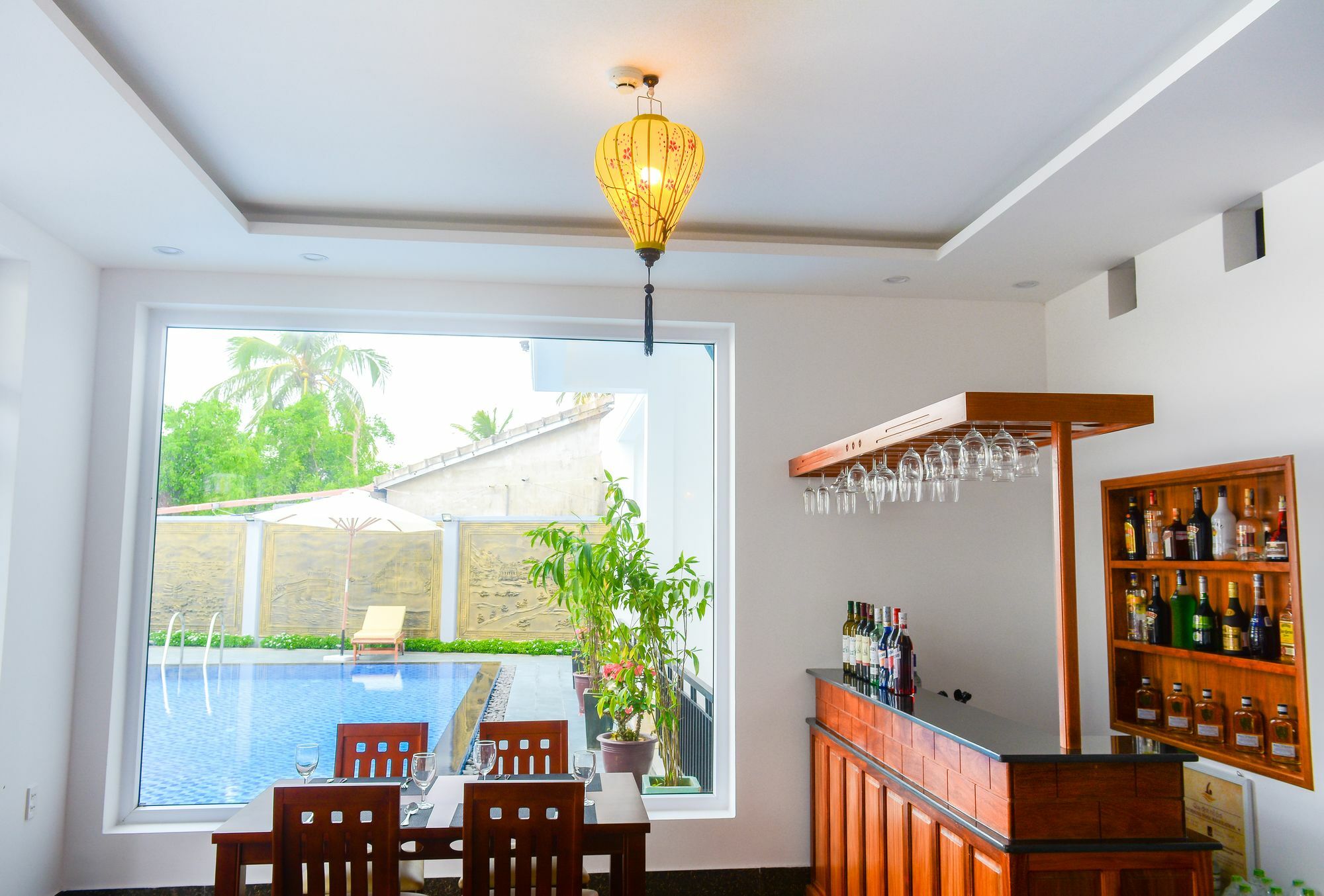 Riverside White House Hotel 3*