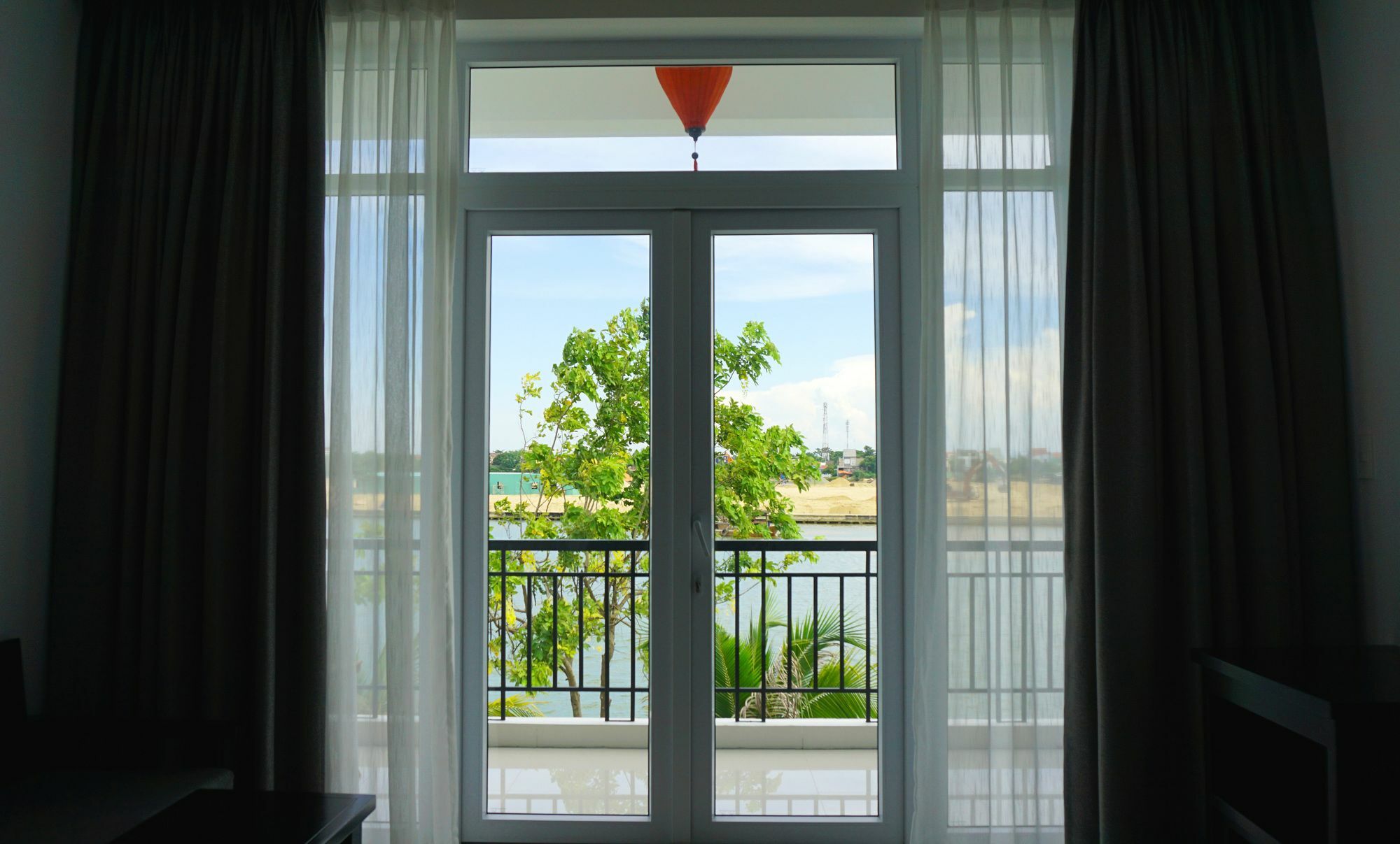 Riverside White House Hotel 3*