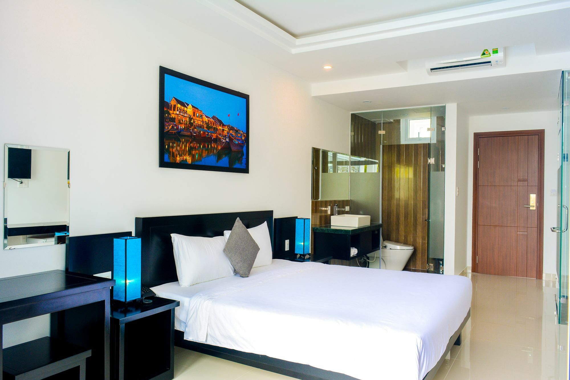 Riverside White House Hotel 3*