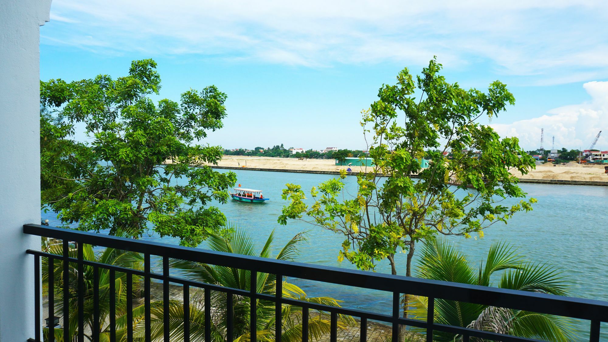 Riverside White House Hotel