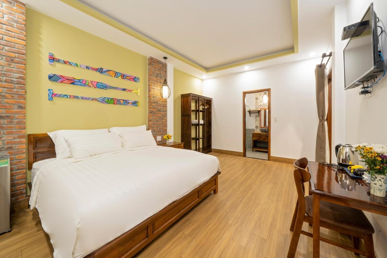 Blue Whale Homestay *